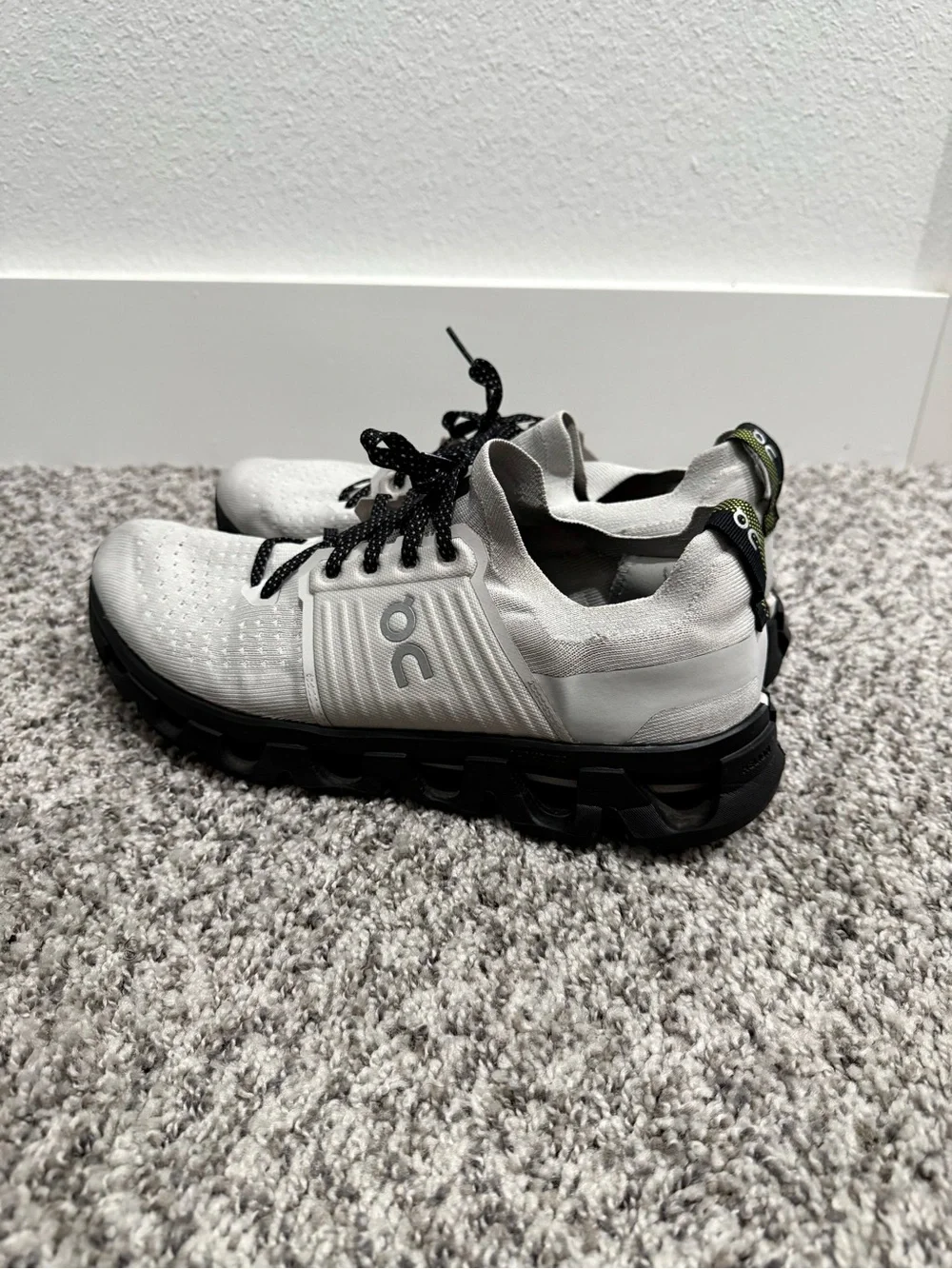 On Cloud Lightweight Light Gray and Black Running Shoes